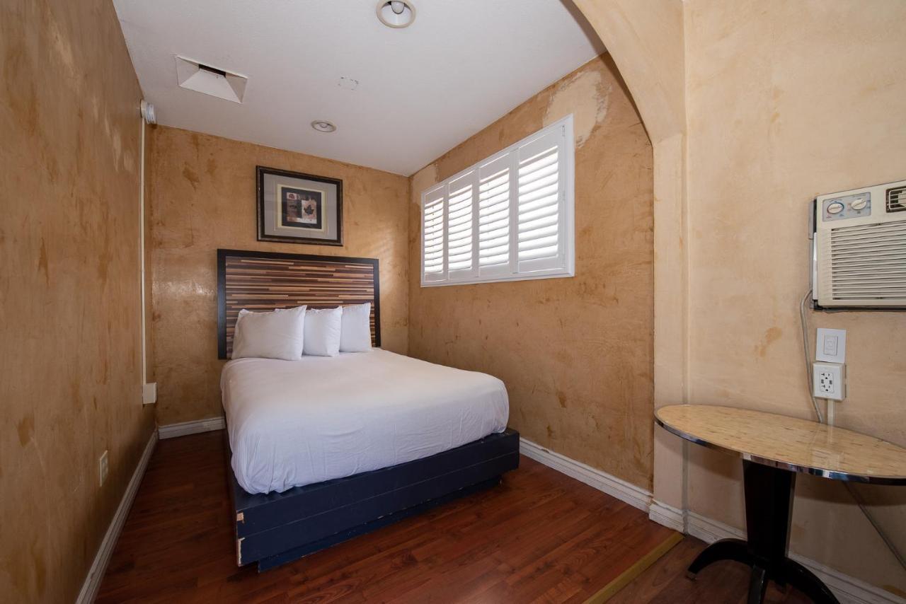 Hollywood Downtowner Inn Лос-Анджелес Экстерьер фото
