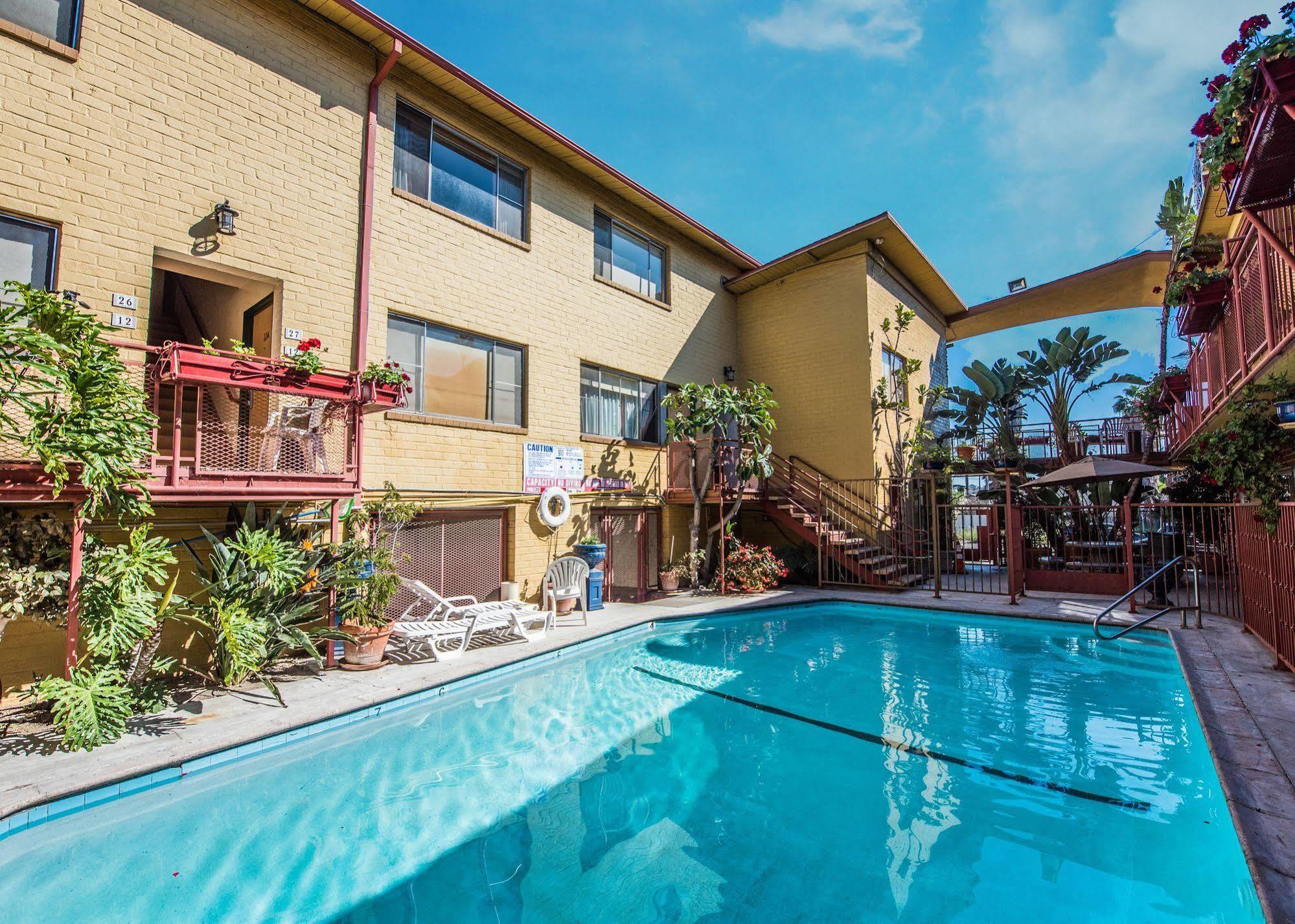 Hollywood Downtowner Inn Лос-Анджелес Экстерьер фото
